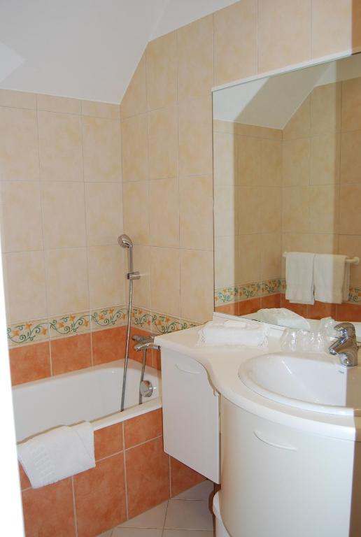 Hostellerie De La Motte Jean Saint-Coulomb Pokoj fotografie